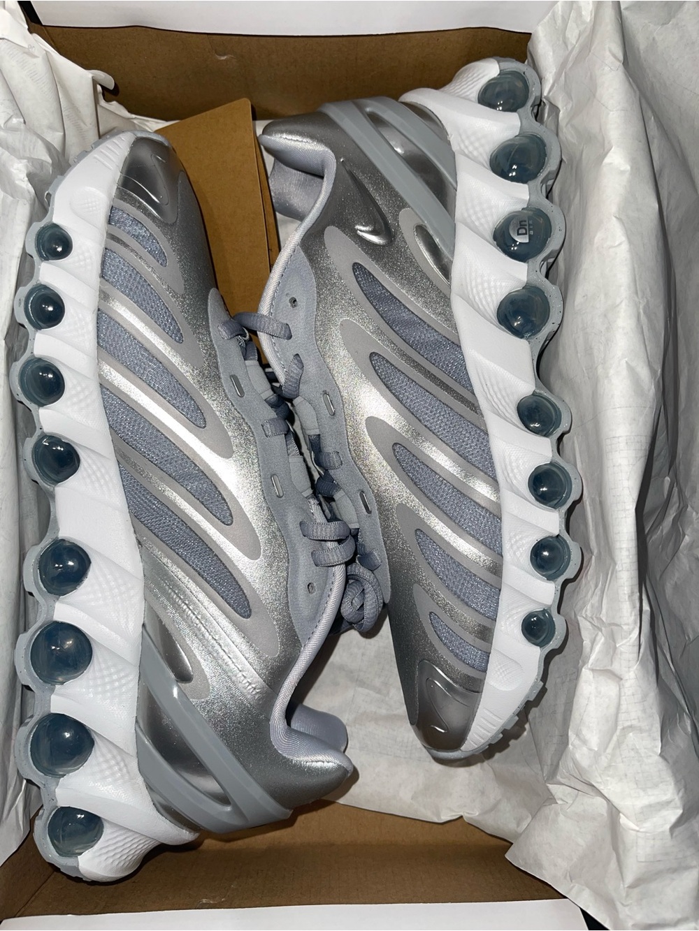 Nike Air Max DN8 Wolf Grey Metallic Silver BRAND NEW Size 10 Women NWT